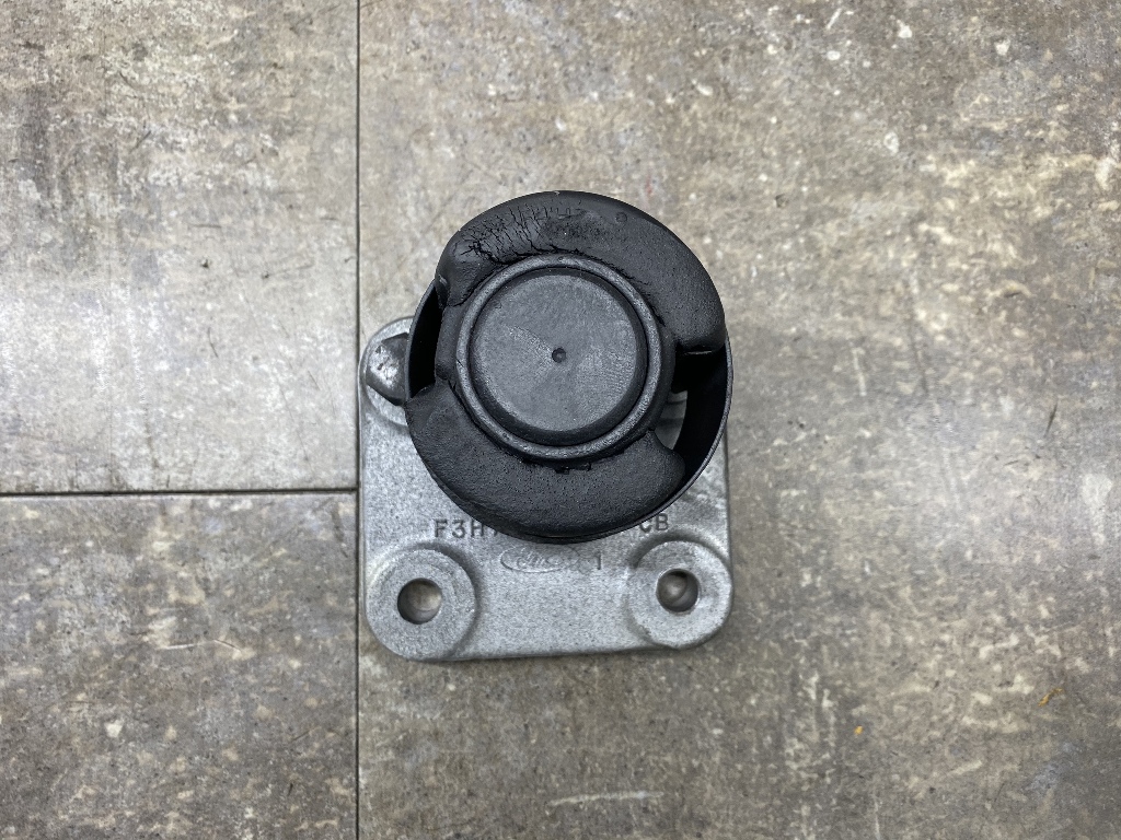 FORD F3HT-6A070-CB ENGINE MOUNT